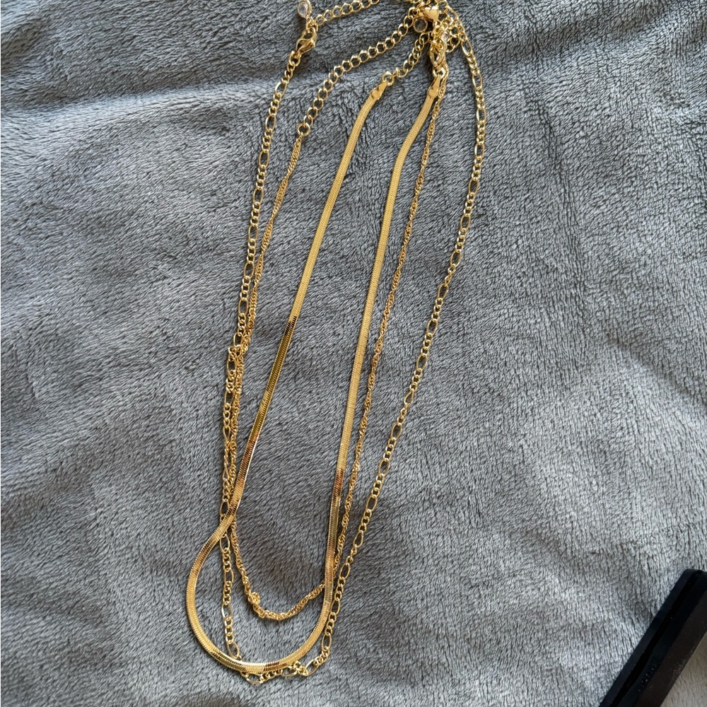 Elegant Gold Layering Necklaces